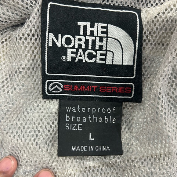 The Northface summit series Gore-tex Jacket. New. Size Large - Picture 15 of 16